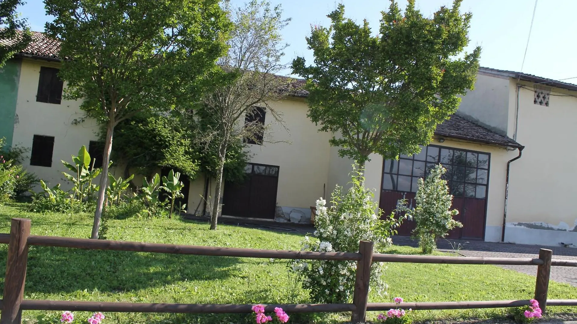 Casa Adele Bed and Breakfast Torrile 0*,  Italië